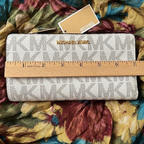 Brand New Michael Kors Vanilla & Luggage Large Top Zip Continental Snap Wallet - Picture 5 of 16